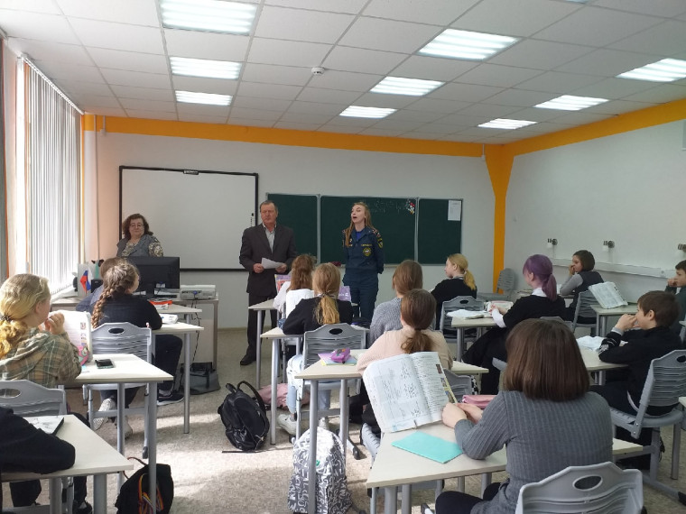 4 апреля председатель правления ОО ДПО Шуйского муниципального района Пищулин В.Н. и инспектор ОДН и ПР (г.о. Шуя, Шуйского и Савинского районов) Смирнова Ю.С. провели беседу для учеников 5-7 классов Перемиловской средней школы Шуйского района..